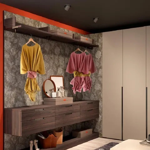 Cabina Armadio in laccato opaco, legno e finiture in pelle stampata modello 55D di Ferrimobili