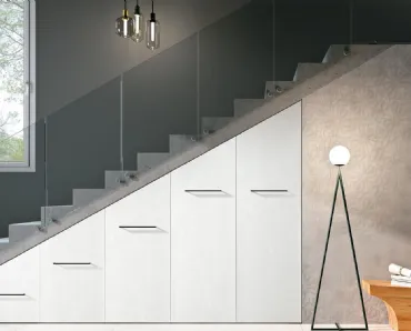 Armadio sottoscala in laccato opaco bianco Composizione 37 di Ferrimobili