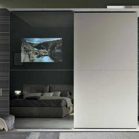 Armadio anta scorrevole Vision con Tv integrata, struttura in laccato opaco hot 127 di Tomasella