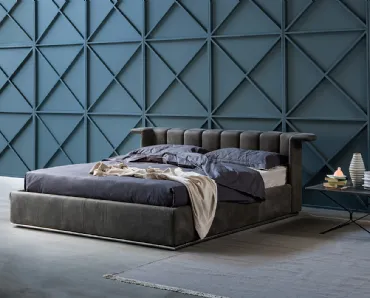 Letto scenografico in pelle con testiera trapuntata Ambassador di Novaluna