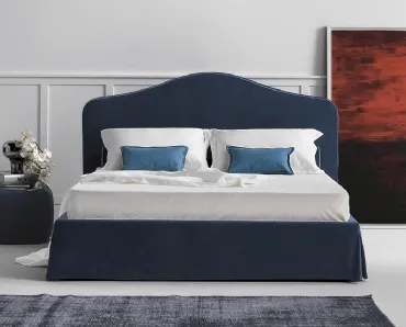 Letto classico in tessuto con testiera sagomata e bordino a contrasto Moon di Novaluna