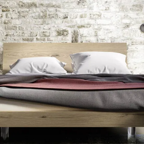 Letto in legno chiaro con testiera Self di Mab