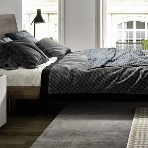 Letto in legno con testiera sagomata Vico di Mab