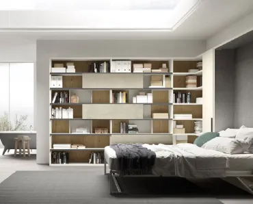 Libreria a muro in laccato opaco chiaro dalle linee semplici Sistema 16 di Mab
