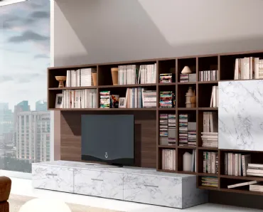 Libreria Living 81D con ante in materico effetto marmo bianco di Carrara e vani a giorno in legno di Olmo di Ferrimobili