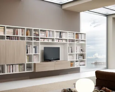 Libreria Living 82D sospesa con ante e cassettoni in legno di Olmo e vani a giorno in laccato opaco bianco di Ferrimobili